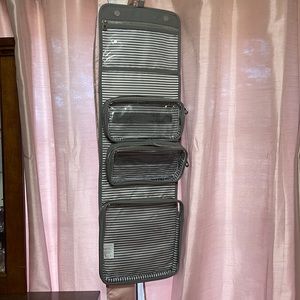 Traveling toiletry organizer